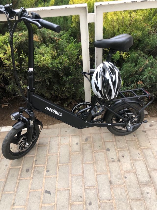 Bicicleta eléctrica negra