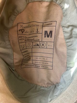 Gorra militar camuflaje con escudo