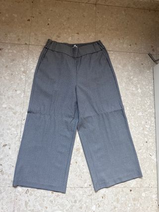 Pantalón culotte gris y blanco