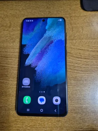 Samsung Galaxy S21 FE Nero con custodia