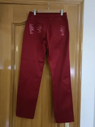 Pantalón rojo