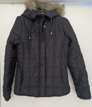 Cazadora acolchada mujer negra