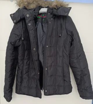 Cazadora acolchada mujer negra