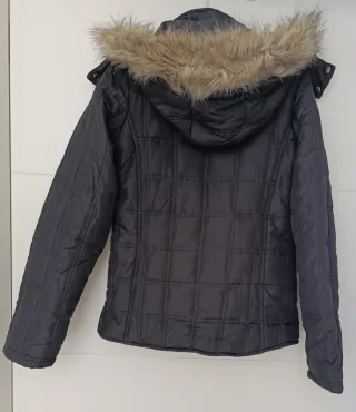 Cazadora acolchada mujer negra