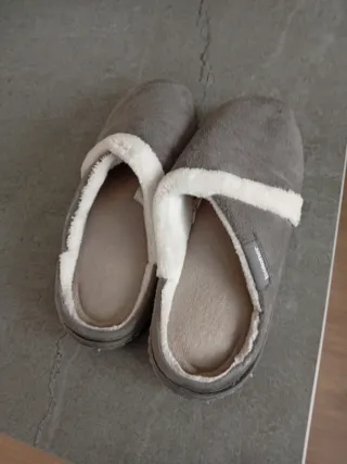 Zapatillas de estar por casa Isotoner grises