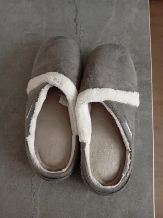 Zapatillas de estar por casa Isotoner grises