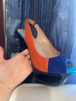 Sandalia tacón alto azul y naranja Talla 36