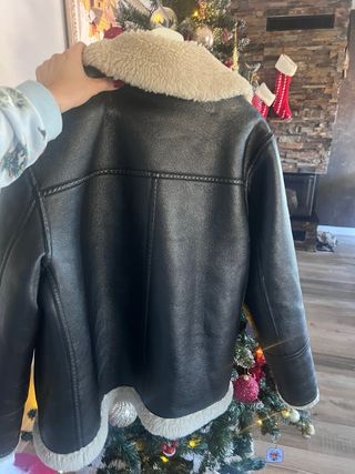 Abrigo Mango borreguito negro y beige