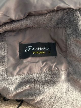 Chaqueta acolchada marrón con capucha