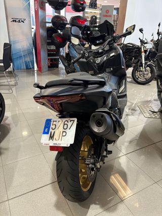 Yamaha TMAX Tech 2023 - Garantía Oficial