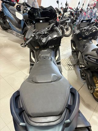 Yamaha TMAX Tech 2023 - Garantía Oficial
