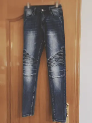 Pantalones vaqueros azules con diseño