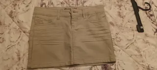 Falda corta beige