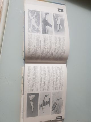 Libro antiguo guía de aviones