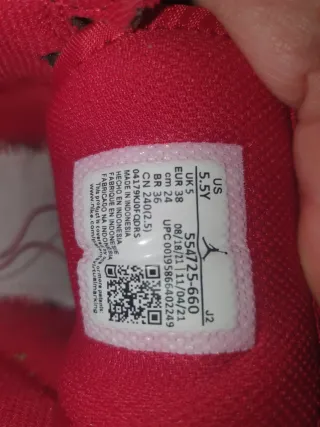 Zapatillas Jordan Rojas y Negras