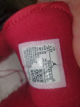 Zapatillas Jordan Rojas y Negras