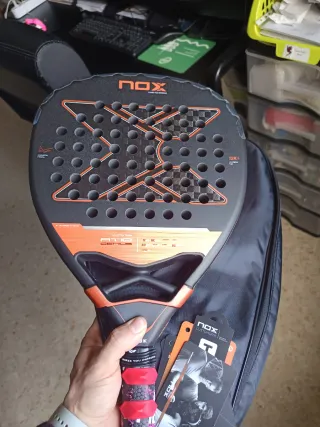 Pala NOX AT10 Genius Attack 12K Agustín Tapia 2025