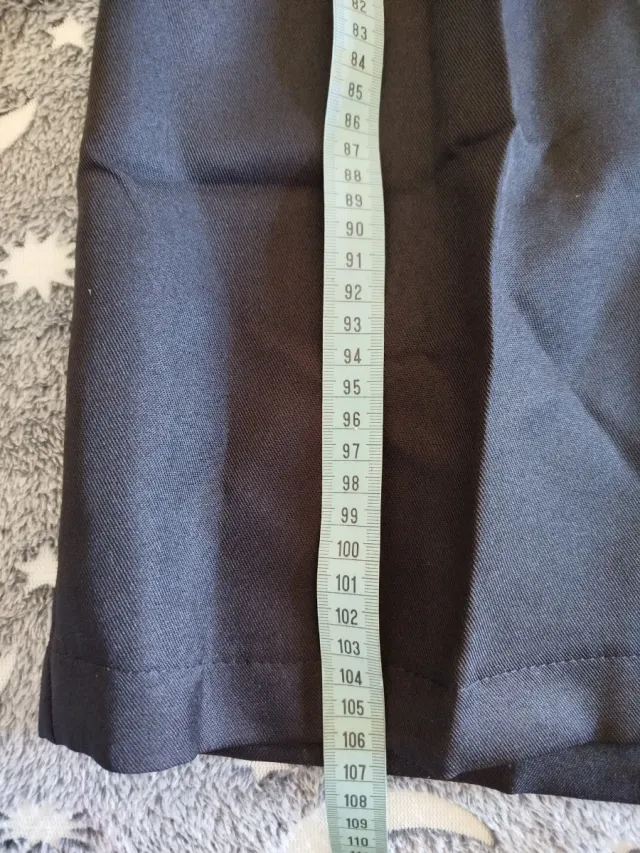 Disfraz Harry Potter negro con capucha y escudo