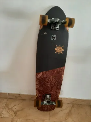 Skate Cruiser Globe Diseño Hojas