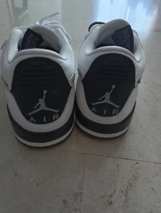 Zapatillas Air Jordan Negras y Blancas