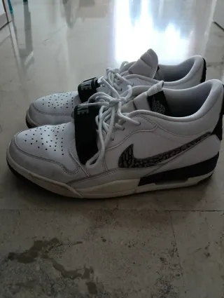 Zapatillas Air Jordan Negras y Blancas