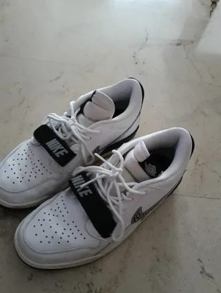 Zapatillas Air Jordan Negras y Blancas