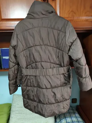 Abrigo acolchado mujer marrón