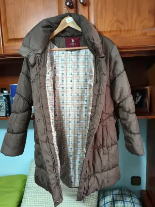 Abrigo acolchado mujer marrón