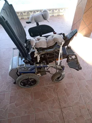 Sedia a rotelle elettrica