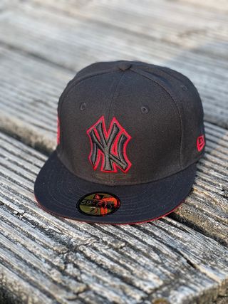 Gorra New Era NY Negra y Roja 59FIFTY