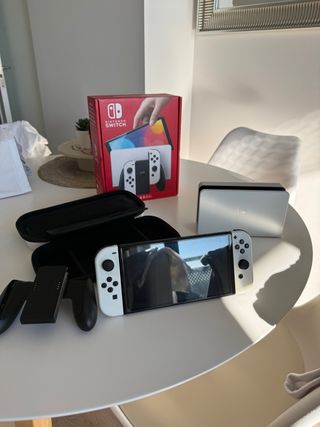 Nintendo Switch OLED Bianca e Nera