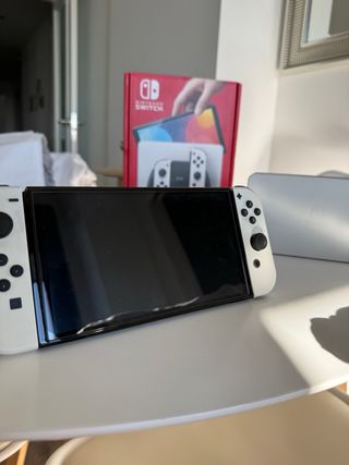 Nintendo Switch OLED Bianca e Nera