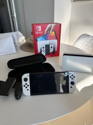 Nintendo Switch OLED Bianca e Nera