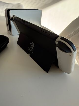 Nintendo Switch OLED Bianca e Nera