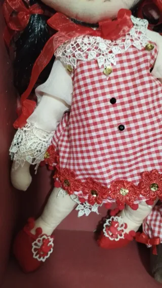 Vecchie bambole di stoffa in stile circo