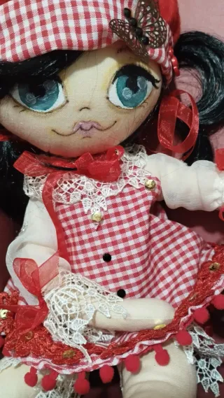 Vecchie bambole di stoffa in stile circo