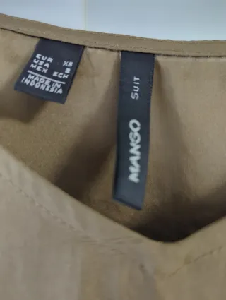 Camisola verde oliva y blusa azul celeste