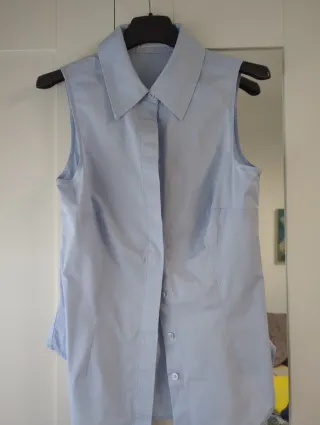 Camisola verde oliva y blusa azul celeste