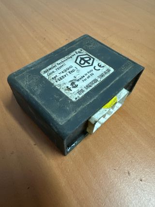 Centralita Piaggio X8 7539P11