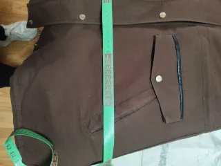 Parka marrón con capucha y pelo