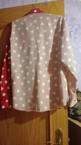 Camisa lunares rosa y roja