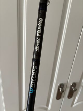 Caña de pescar Kali Kunam embarcación fondeada