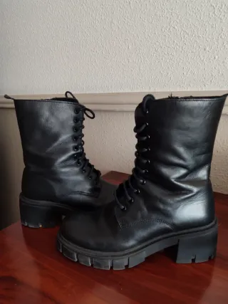 Botas moteras piel negras talla 37
