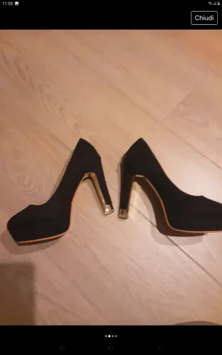 Scarpe con tacco nero e oro