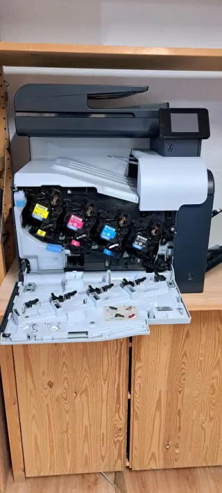 Impresora HP LaserJet Pro 500 Color MFP M570dn