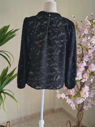Blusa Morgan Negra Encaje