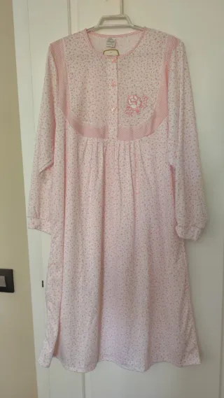 Camisón de señora floral