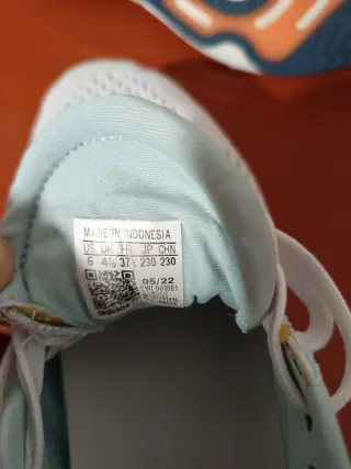 Zapatillas Adidas Blancas y Azules