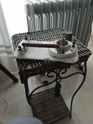 Toma de tierra antigua para teléfonos