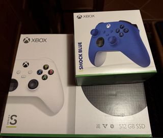 Xbox Series S con 2 controller